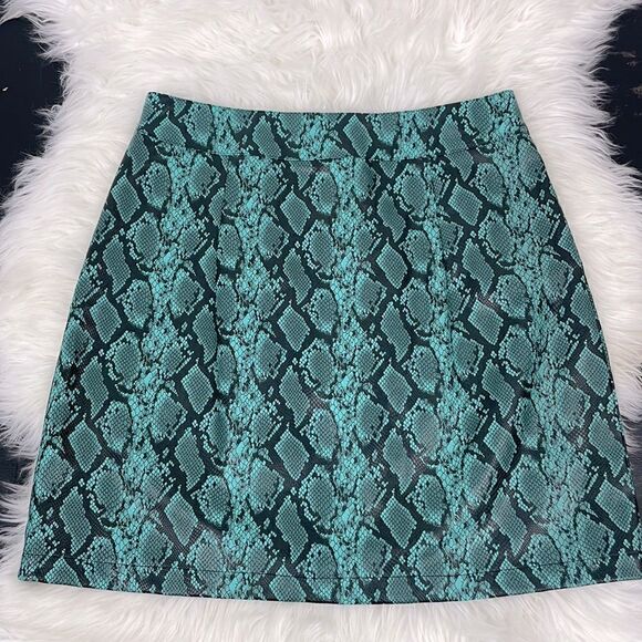 Tiger Mist | faux leather,snake skin,mini skirt, M, green/ black, front … - Picture 5 of 7